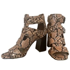 Circus By Sam Edelman Strappy Open Toe Zipper
Back Block Heels in size 10